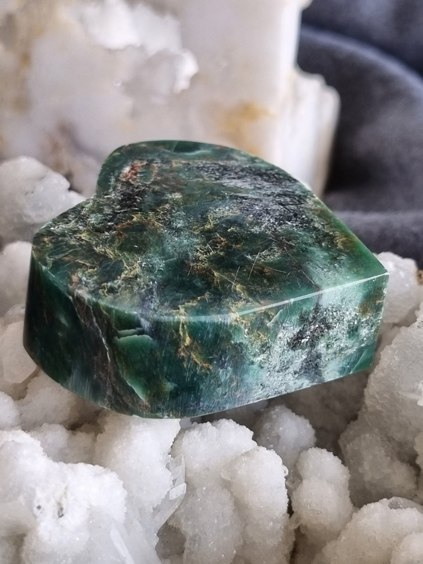 Emerald Mica Hearts (Canutillos Emerald) Display