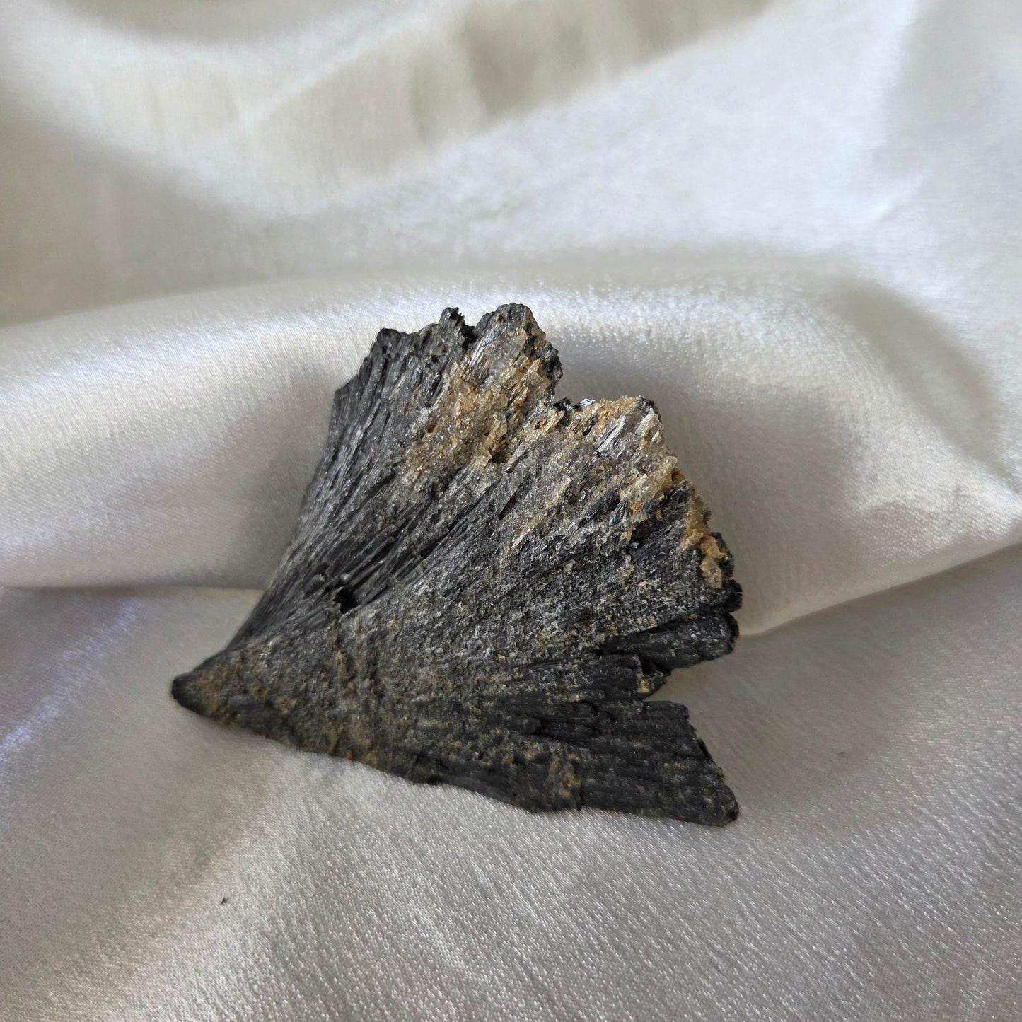 Black Kyanite Raw