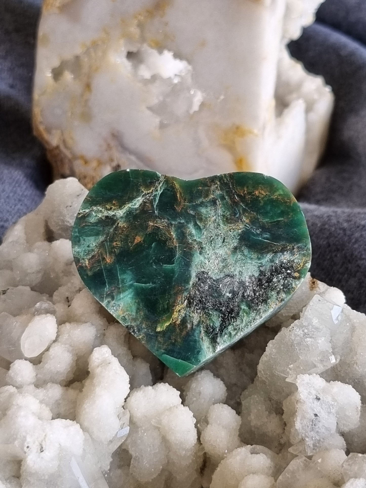 Emerald Mica Hearts (Canutillos Emerald) Display