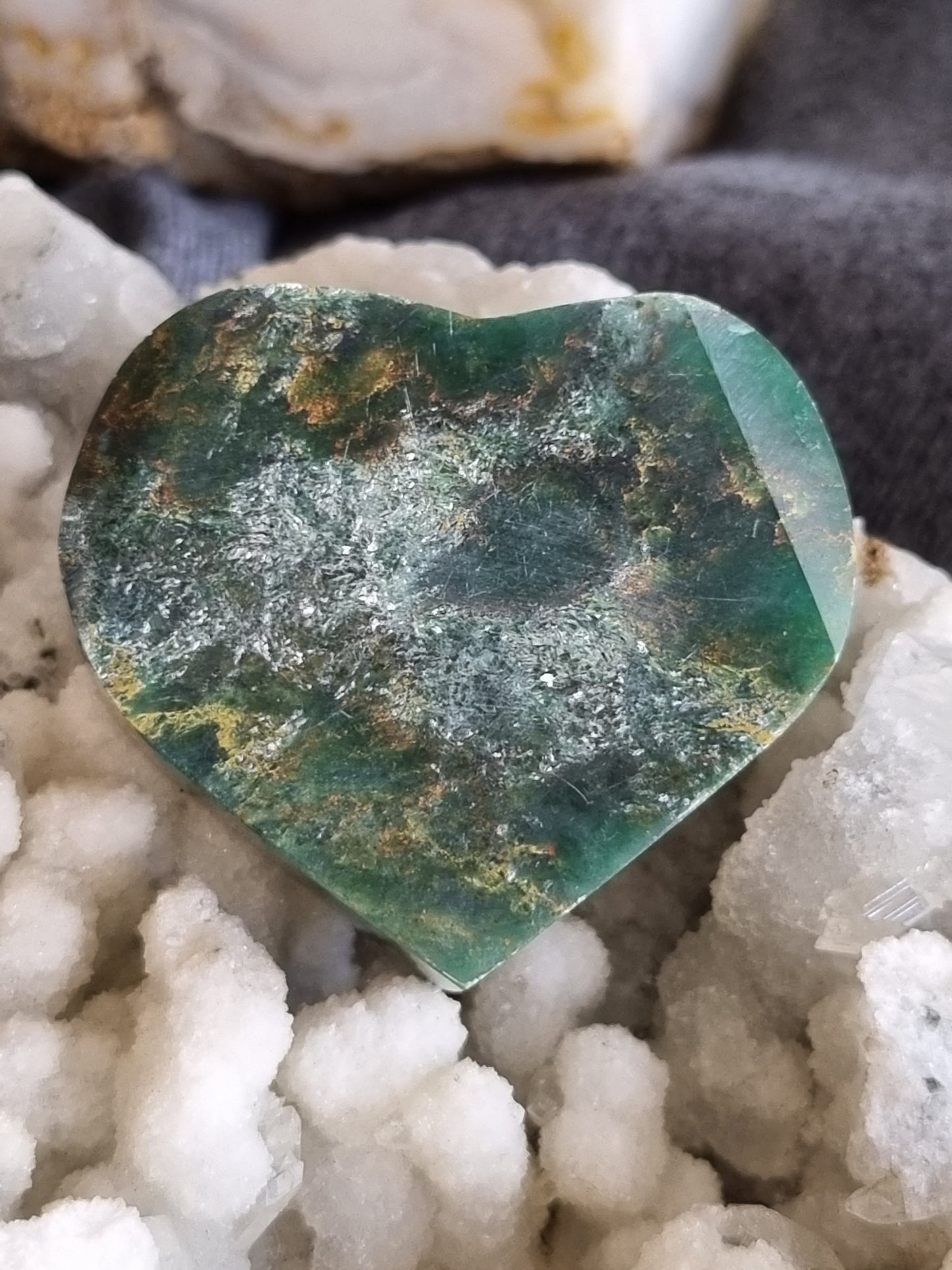 Emerald Mica Heart (Canutillos Emerald) Display
