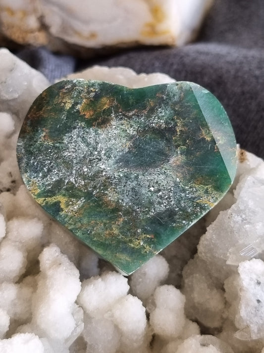 Emerald Mica Heart (Canutillos Emerald) Display